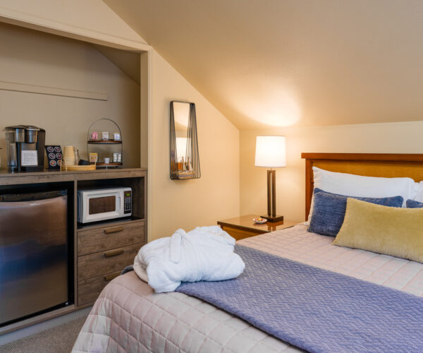 Discovery Inn Rm 33 Standard Queen