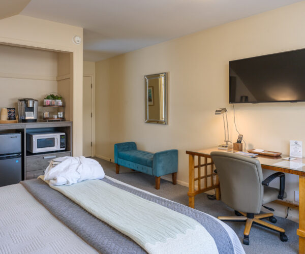Discovery Inn Rm 32 Standard Queen