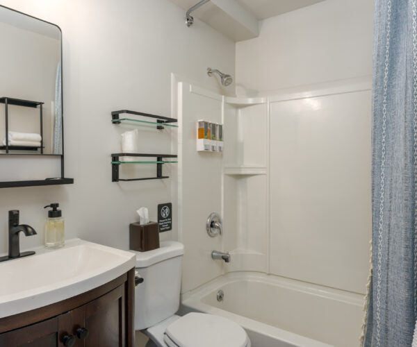 Discovery Inn Rm 28 Deluxe King